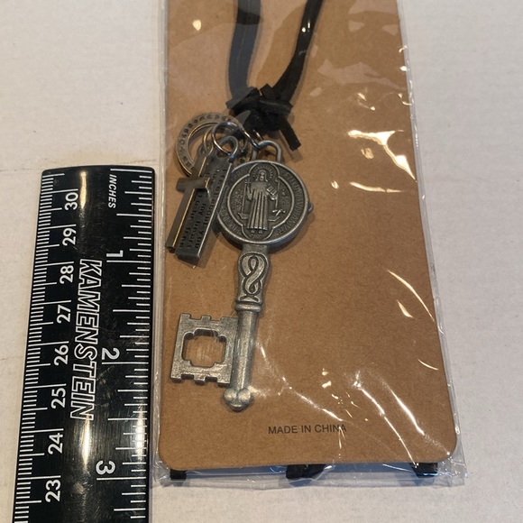 NIP St. Benedict Antique-Silvertone Key Medallion, Christian Cross and Amulets - Picture 4 of 4